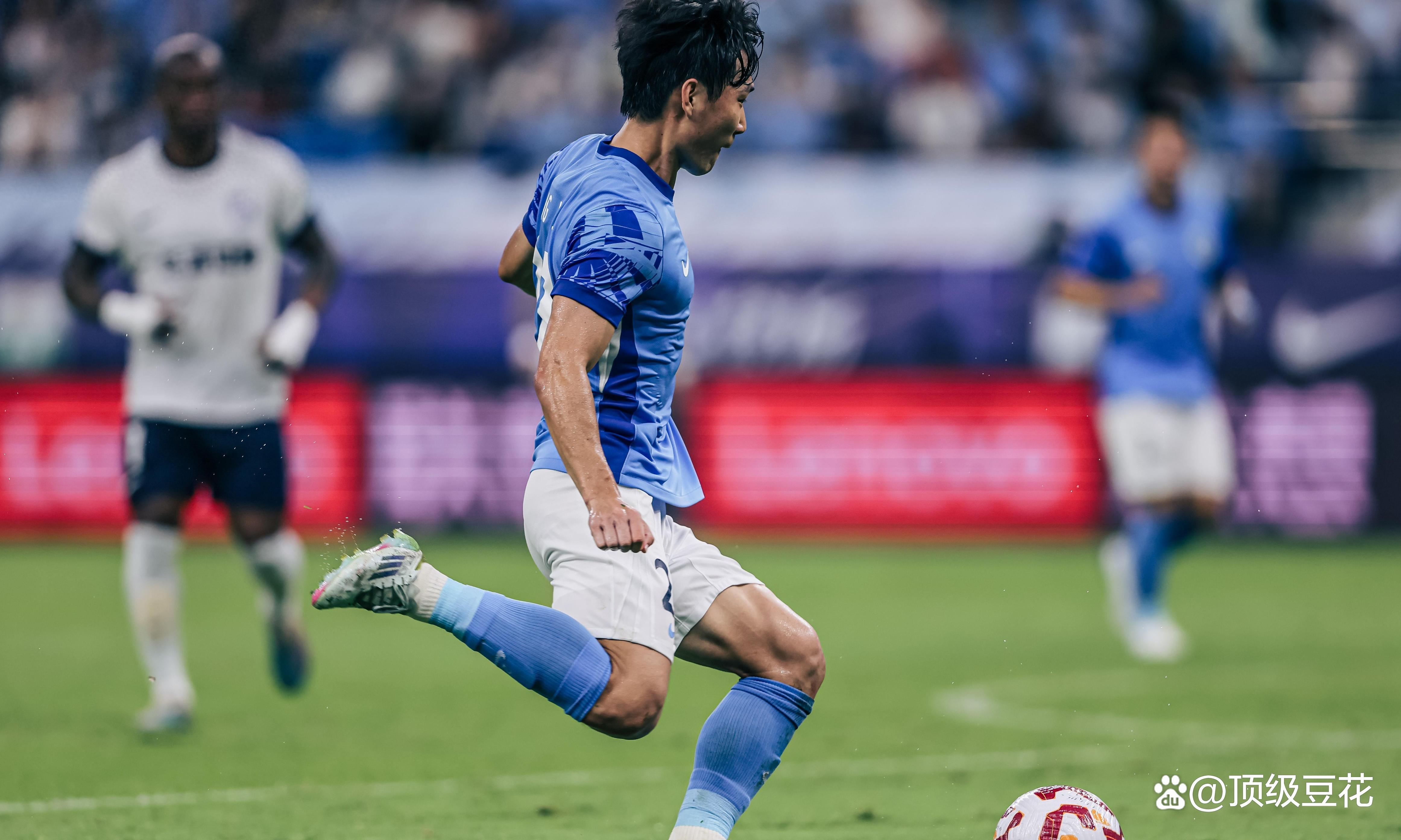 关于无悔的拼搏：球员们在场上奉献全力的信息