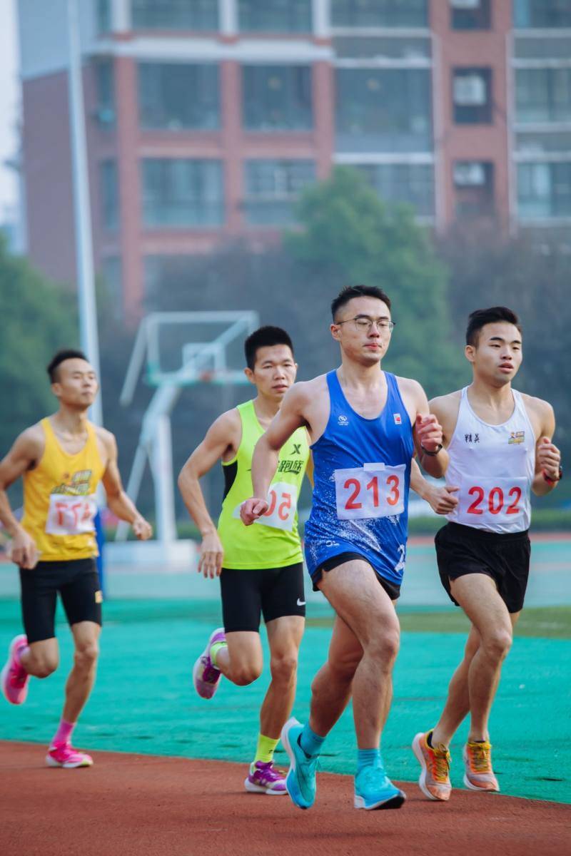 强强对话,场上对抗紧张激烈的简单介绍 强强对话,场上对抗紧张激烈的简单介绍