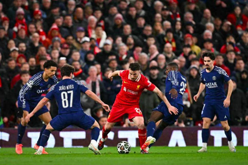 利物浦主场胜出，晋级欧冠八强