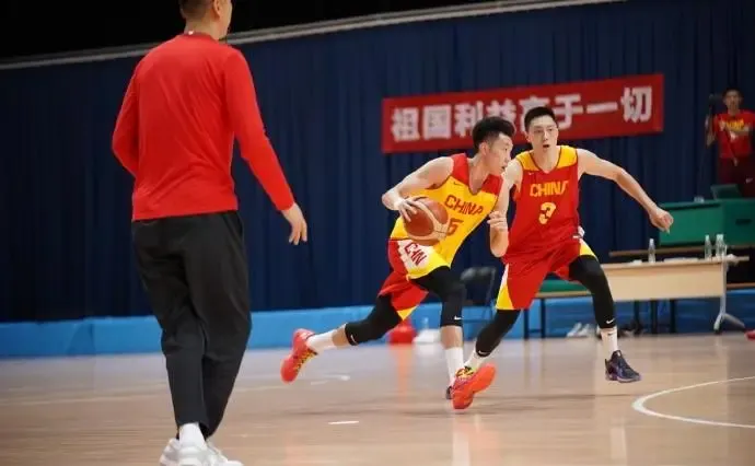 爱游戏中国官网-包含中国男篮备战奥运，发布新训练计划和战术调整的词条