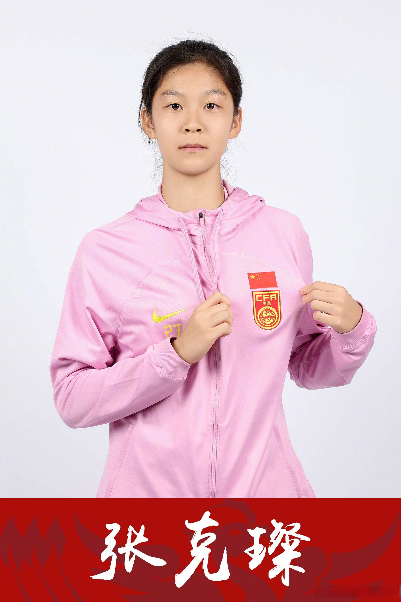 女足球员在全国比赛中表现稳定取得积极成绩