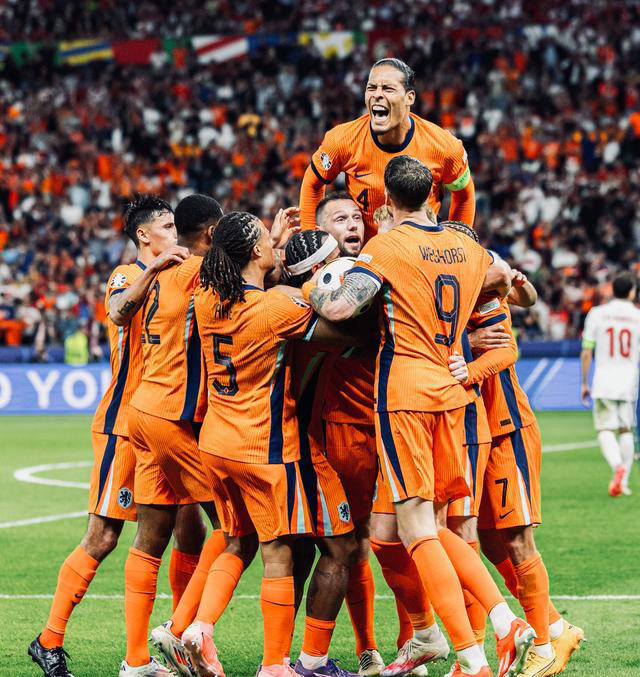 关于欧洲杯半决赛：荷兰险胜瑞典晋级决赛的信息