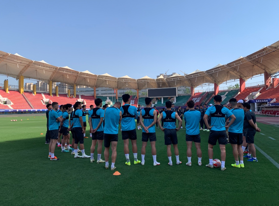 爱游戏官网网页版入口-运动员们在场上拼尽全力争取胜利